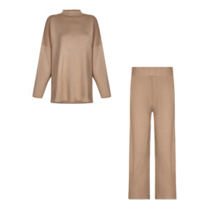 ست بافت موکا شامل بلوز یقه ایستاده و شلوار ساده با تن‌خور آزاد از رئوف گالری