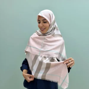 روسری کشمیر طرح باربری قواره ۱۴۰ دور ریش وارداتی صورتی