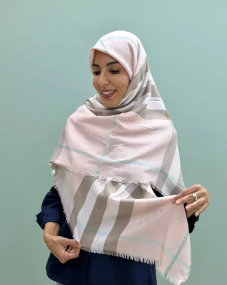 روسری کشمیر طرح باربری قواره ۱۴۰ دور ریش وارداتی صورتی