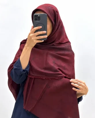 روسری نخ ابریشم ژاکارد قواره ۱۴۰ دور ریش زرشکی