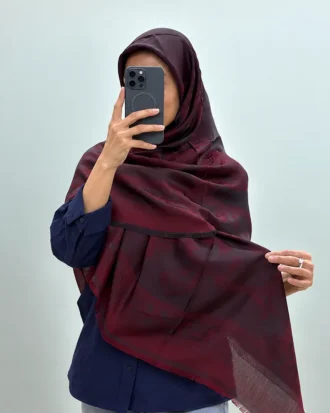 روسری نخ ابریشم ژاکارد قواره ۱۴۰ دور ریش زرشکی